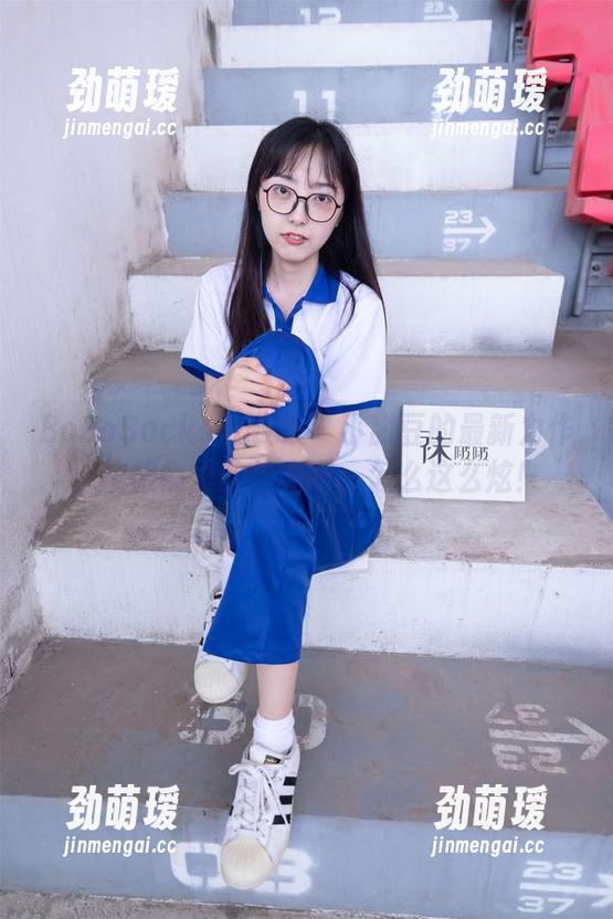 BoBoSocks袜啵啵 - 小甜豆的最新力作，校服裤里的丝光啊，怎么这么炫！
