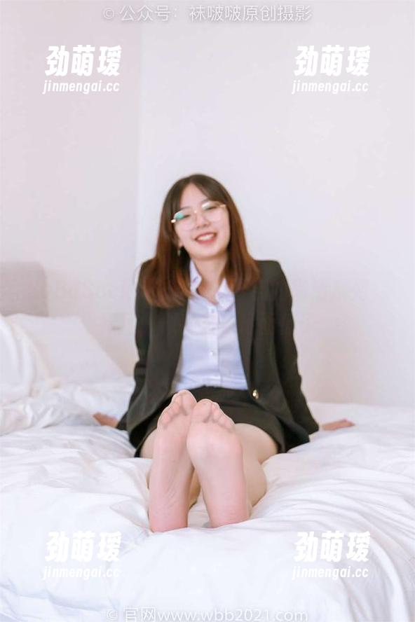 BoBoSocks袜啵啵-雪糕 BoBoSocks袜啵啵 - 雪糕的高清系列,裸足,似乎在与地面低语