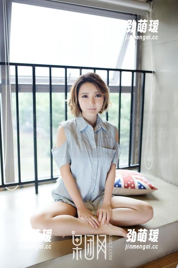 GIRLT果团网-沈梦瑶 GIRLT果团网 - 这场沈梦瑶的职业装原图,完全是职场新人的反向教材,什么存在感啊!