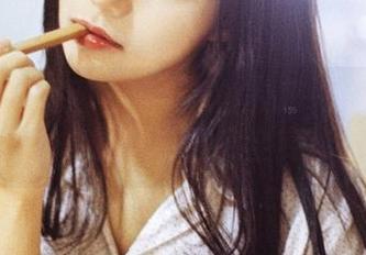 GIRLT果团网 – 龚玥菲的校服一定有魔法，写真图集中她完全变形！