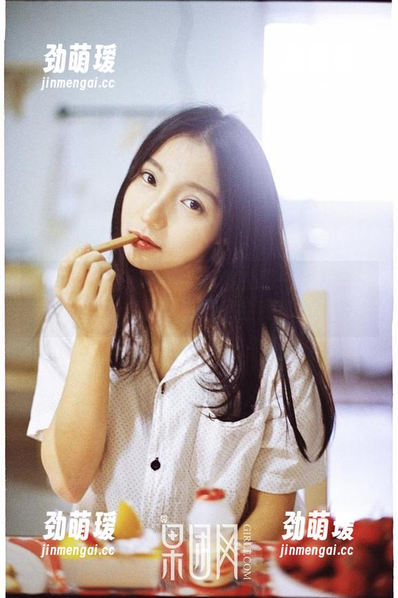 GIRLT果团网 - 龚玥菲的校服一定有魔法，写真图集中她完全变形！