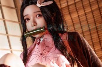 看，Hachi小芭今天穿上护士服了！高清图片里流露出的专业感真让人意外。