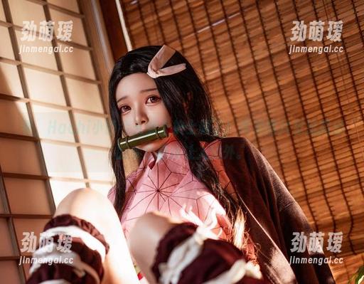 Hachi小芭 看,Hachi小芭今天穿上护士服了!高清图片里流露出的专业感真让人意外。