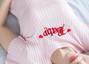 IMiss爱蜜社 – 穿上眼镜的逗逗doudou:私拍让我也想多看几眼