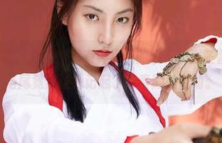MiiTao蜜桃社 – 这幅作品有种不羁的感觉，谢芷馨Sindy的双马尾竟然让我记起了青春期的悸动。
