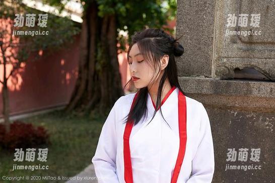MiiTao蜜桃社 - 摄影师的私房秘籍：豆瓣酱在网袜中流转