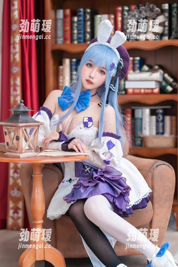 Momoko葵葵 Momoko葵葵的泳装合集:阳台上亲亲小水波的照片