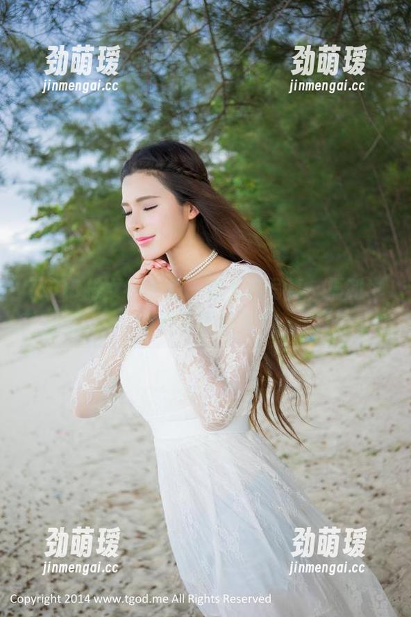 TGOD推女神 - 白一晗天台写真，福利也许藏在包包里？