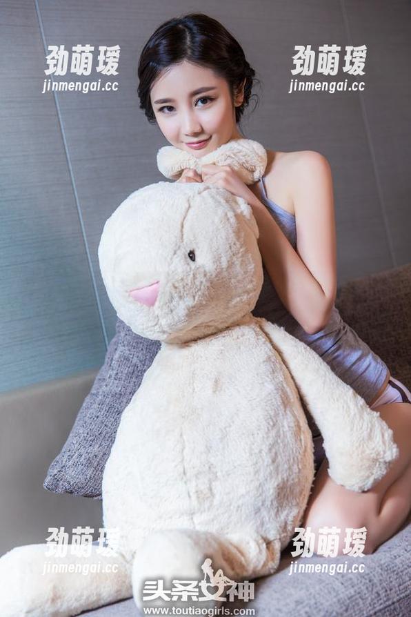 TouTiao头条女神-索菲娅 TouTiao头条女神 - 纯白是什么?索菲娅的美图竟让人陷入了沉思。