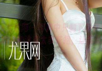UGirls尤果网 – 写真中只剩下乔依琳和纯白，难得她没有太多花招，让我叹气呀