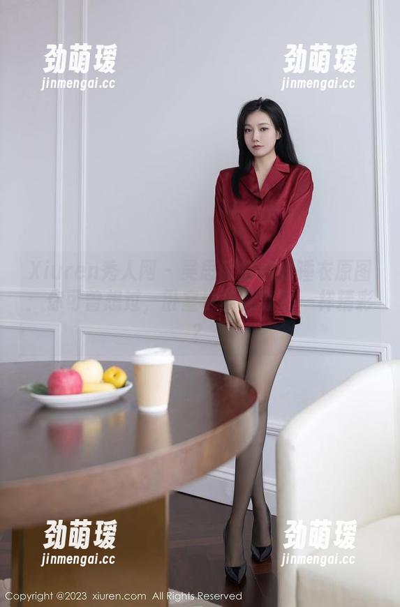 Xiuren秀人网 - 吴思晚打造的睡衣原图：你可曾想过，卧室也能像红毯一样精彩？