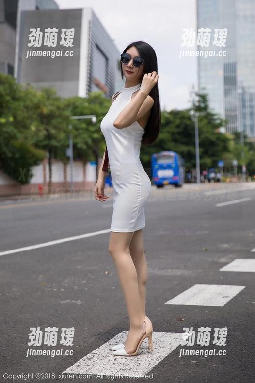 Xiuren秀人网 - 穿上朦胧丝袜的小九月，她到底在想什么？私拍就是要这么神秘。