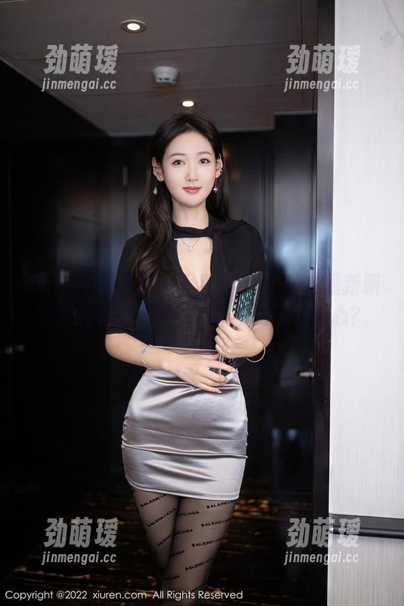 Xiuren秀人网 - 小薯条nienie的最新职业装合集——谁说工作不能玩得开心？
