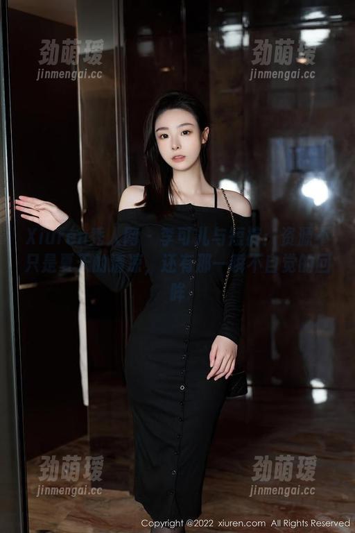 Xiuren秀人网 - 李可儿与短裤：资源不只是夏天的清凉，还有那一瞬不自觉的回眸