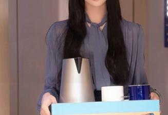 Xiuren秀人网 – 林文文的眼镜，仿佛化身成了图库里的聚光灯