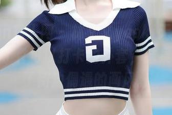 Xiuren秀人网 – 林文文yooki无圣光套图：穿了件可以打卡的外套，结果反而成了街边偶遇的画风。