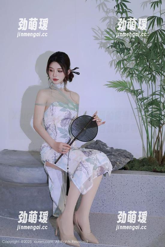 Xiuren秀人网 - 最新出现的模特悦悦教室合集，学习还是放飞自我的事呢？