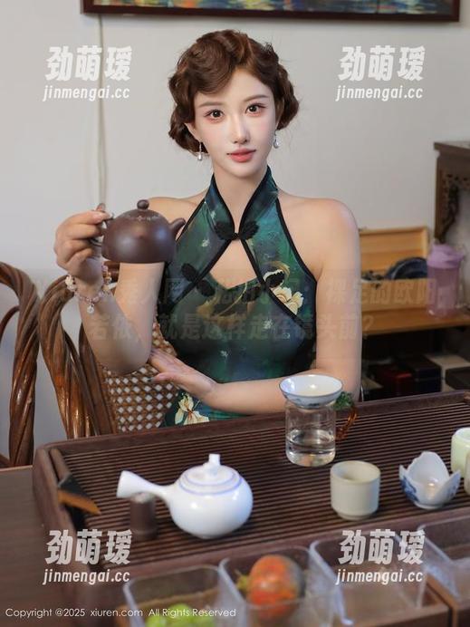 Xiuren秀人网 - 私拍小记：裸足的欧阳若依，就是这样走在镜头前？