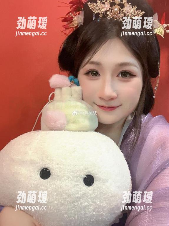 Zyra秋的原图奶牛时刻，哦，这cos也太可爱了吧！