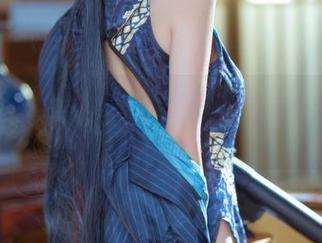 是戒指还是白丝？三无人型的写真里藏着层层意思