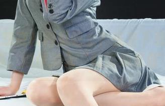 丽柜 – 想在校园里吃土?先来下载潼潼的写真,顺便加入‘前排美术展’!