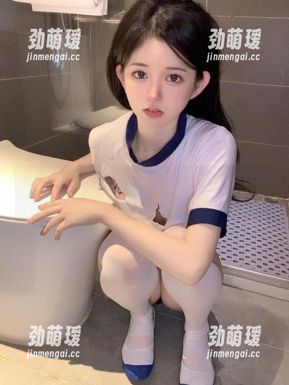倦倦喵 倦倦喵图包里藏的天台视角,闪烁着叛逆的光