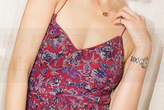 克拉女神 – 就我而言,高清水手服和吕佳的组合,可以导致无数发呆!