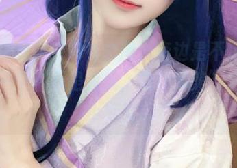 千阳快起床的内衣套图，旁边是不是还应该加一个“不是我疯，是你太美”之类的小标签…