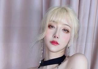把最新的啾小妍Deer粉色合集都搬到墙上，谁需要家居装饰？