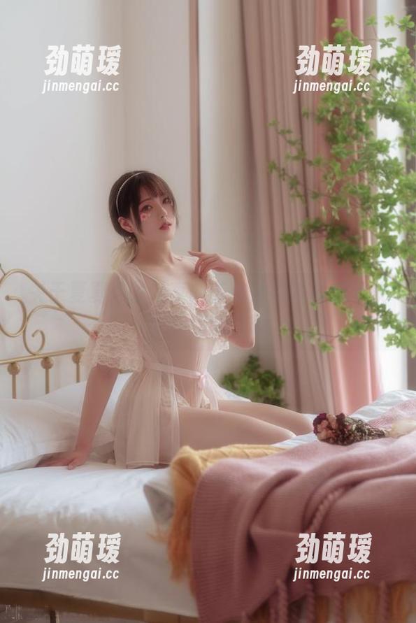 夏夏子 关于夏夏子的写真:英仙座能否升温?快来翻翻图包吧