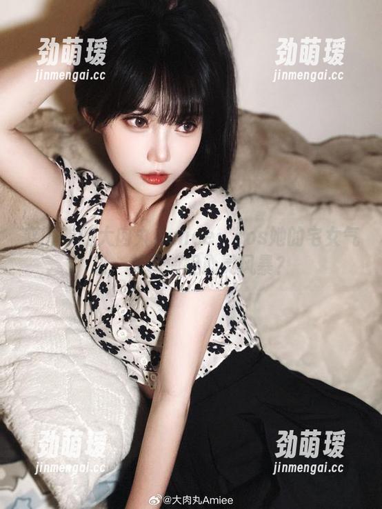 大肉丸Amiee 穿睡衣的大肉丸Amiee:cos她的宅女气息,美图捕捉心灵风暴?