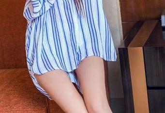 头条女神 – 乔安的灰丝图集,陷入一种说不出的吸引力中。