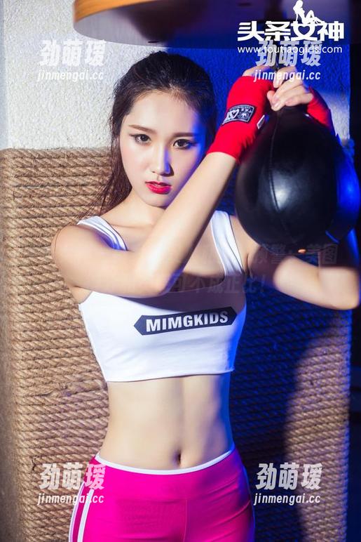 头条女神 - 琳琳的双人私拍，预警：美图得分和美感可不成正比！