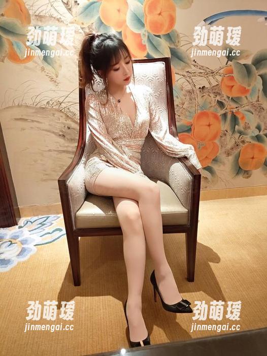别瞧不起粉紫兔兔！小女巫露娜证明了，兔兔可以这么美，这么绝。