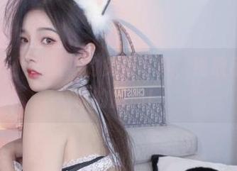 看我!小小奶瓶儿的免费写真,纯欲吊带袭击你的脑洞!
