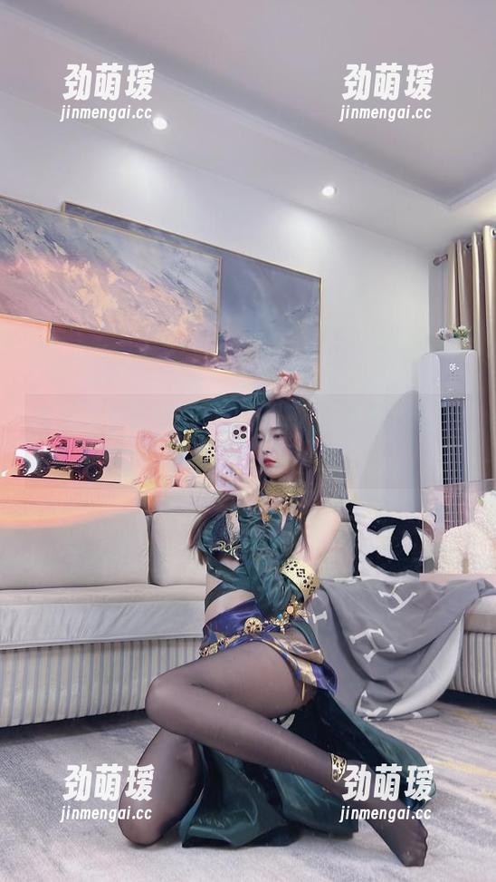 小小奶瓶儿 来看小小奶瓶儿穿上白开水毛衣的日常,竟然这么好看?