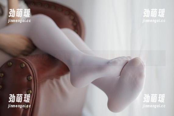 少女秩序-小葵 少女秩序 - 小葵镂空写真:不想被漏网之鱼的时刻