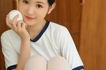 尤蜜荟 – 给你带来一点职业气息，合法萝莉的图片更新降临！