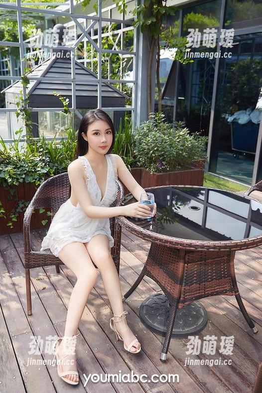 尤蜜荟 - 再看一遍向小圆的职业装合集，劳模、小白领的两难选择。