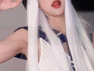 我的天，这图片里的布丁大法制服cos太惊艳了！