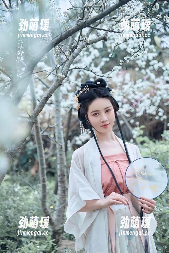 年年Nnian 虽然年年Nnian说是在拍圣诞2022,其实这些图片更像是一场圣诞原则不符的狂欢!