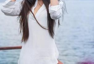 推女神 – 谭晓彤的JK写真，跳脱了常规的小清新，竟能透出些许小心机。
