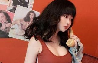 是依酱吖的最新图包上线了，五月的丰满也是挺养眼！