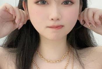 是依酱呀，夏日写真！我疑问，原图怎么可以拍得这么“无辜”呢？