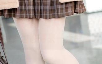 森萝财团 – 吸吸的写真合集,百褶裙女孩们旁边也得来一点静谧吧