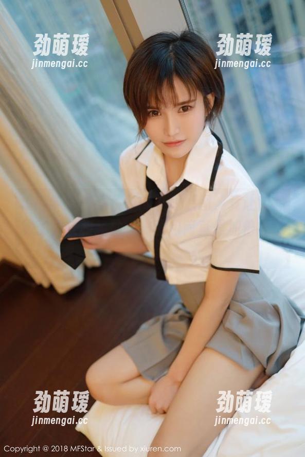 模范学院-优优 模范学院 - 看优优的礼服原图,竟让我想到了柔软和轻盈——图包简直是加倍的暧昧。