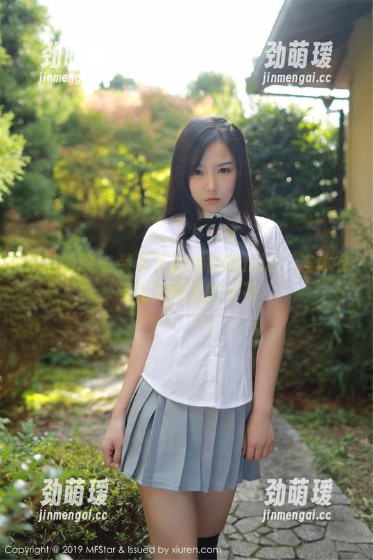 模范学院-徐微微mia 模范学院 - 装不下的徐微微mia:连体衣与私房图集的火花