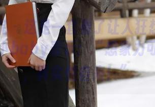模范学院 – 这是一套看了让人狂想的旗袍，柒喜小baby表示：“想象力可以下载，真实性自来！”