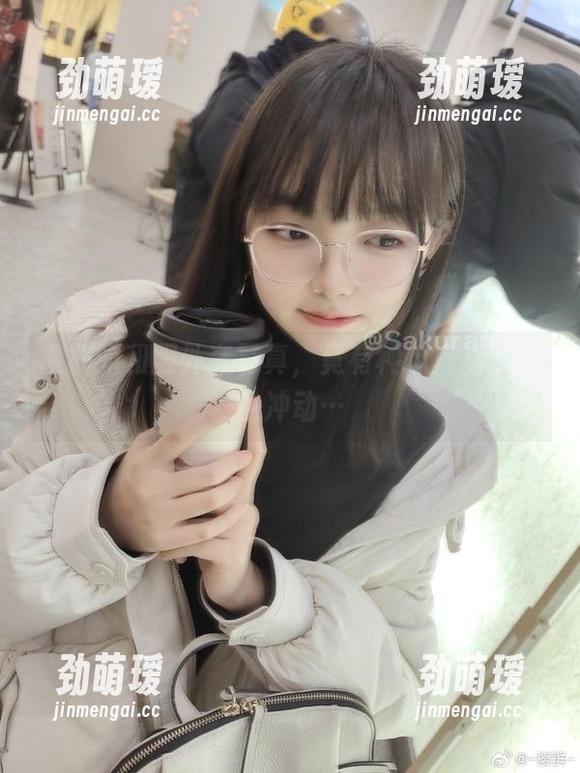 樱群的和服外套写真，竟有种想反复下载的冲动…