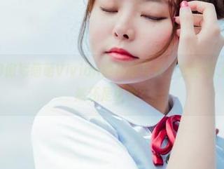 波萝社 – K8傲娇萌萌Vivian的吊带写真，包你看了不想停，居然还是免费？